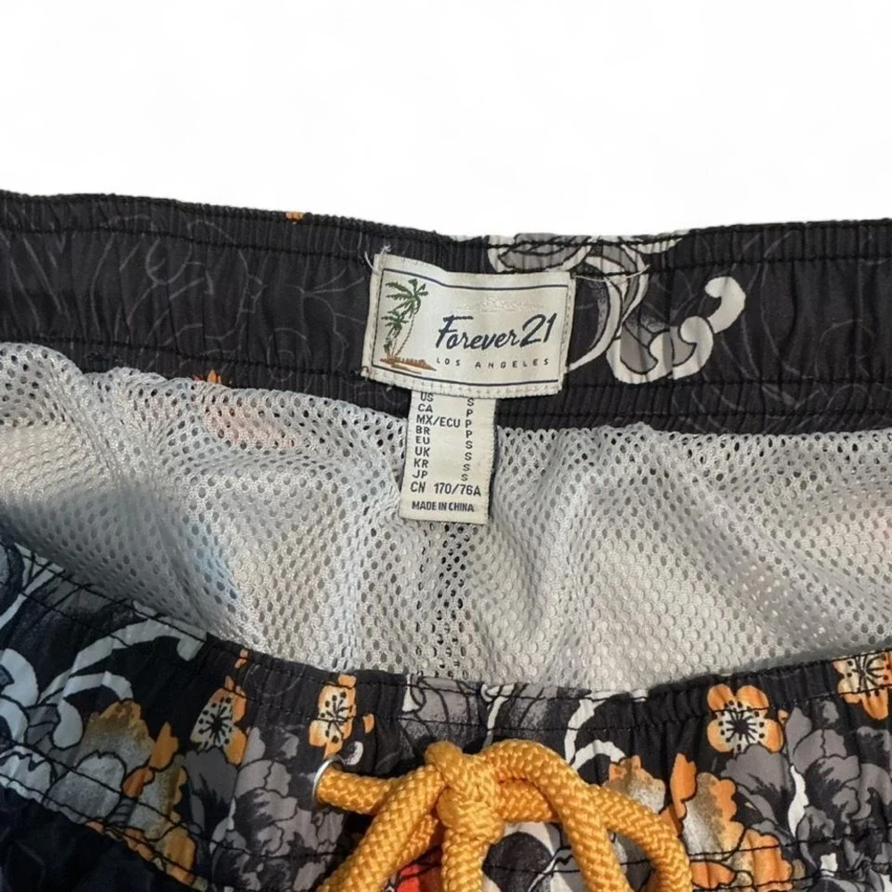 Forever 21 Swim Trunks Mens Small Black Koi‎ Fish Floral Excellent Board Shorts
